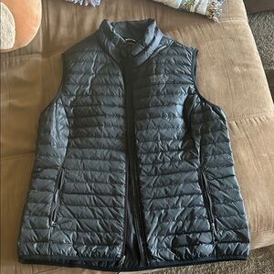 Eddie Bauer Men's Dark Gray Puffer Vest